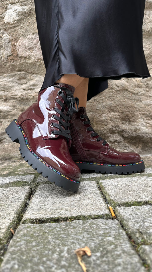 Boots WINE