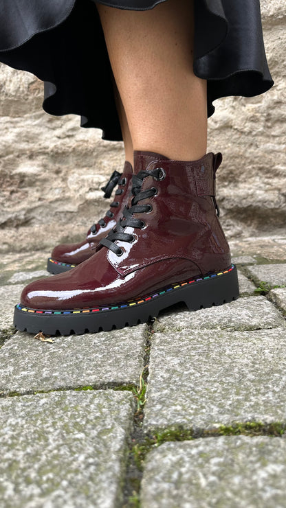 Boots WINE
